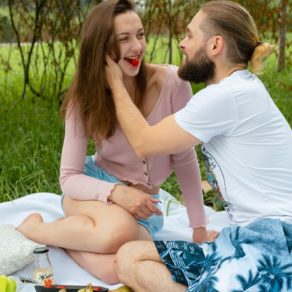 Alice Kingsly - Lovers get an orgasm outdoor