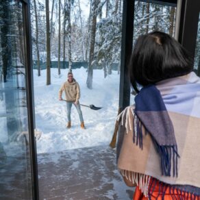 Hairy cougar Isadora seduces a toyboy in her winterhome